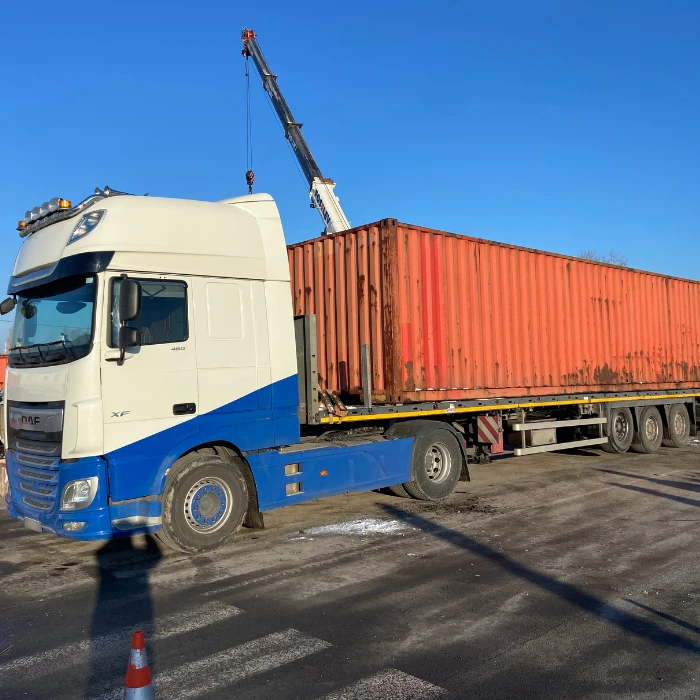 Transport plateau - TNH Transport Nicolas Hamon Transporteur National et international transport de machines agricoles transport de blocs de pierre transport de bétons préfabriqués transport de paille